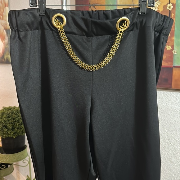 It’s chain link-embellished pants size 3X - Picture 7 of 8